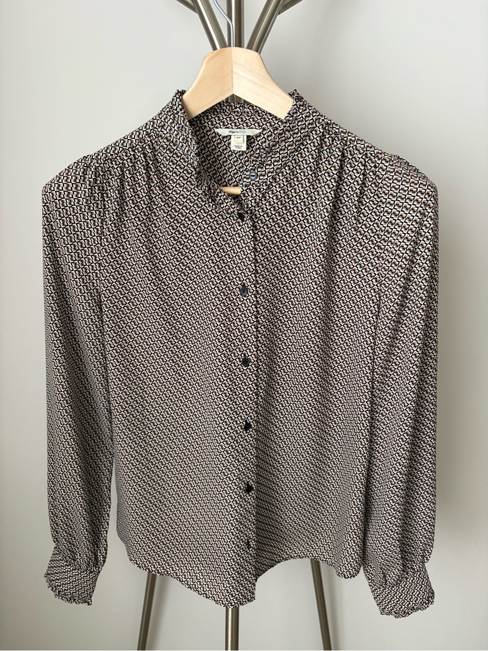 RW&CO. Women’s Geometric Button-Down Shirt in Brown, Black and White